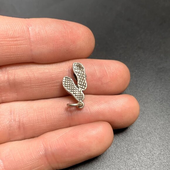 VTG Solid Sterling Silver 925 Sandals Flip Flop Textured Charm 0.75'' Length - Picture 9 of 10